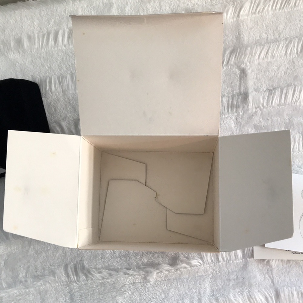 ❗️LAST CHANCE- Vintage ELIZABETH TAYLOR White Diamonds Watch & Earrings Gift Set - Picture 10 of 11